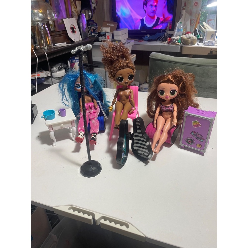 Lot Of 3 LOL Surprise OMG Dolls + LOL furniture Microphone